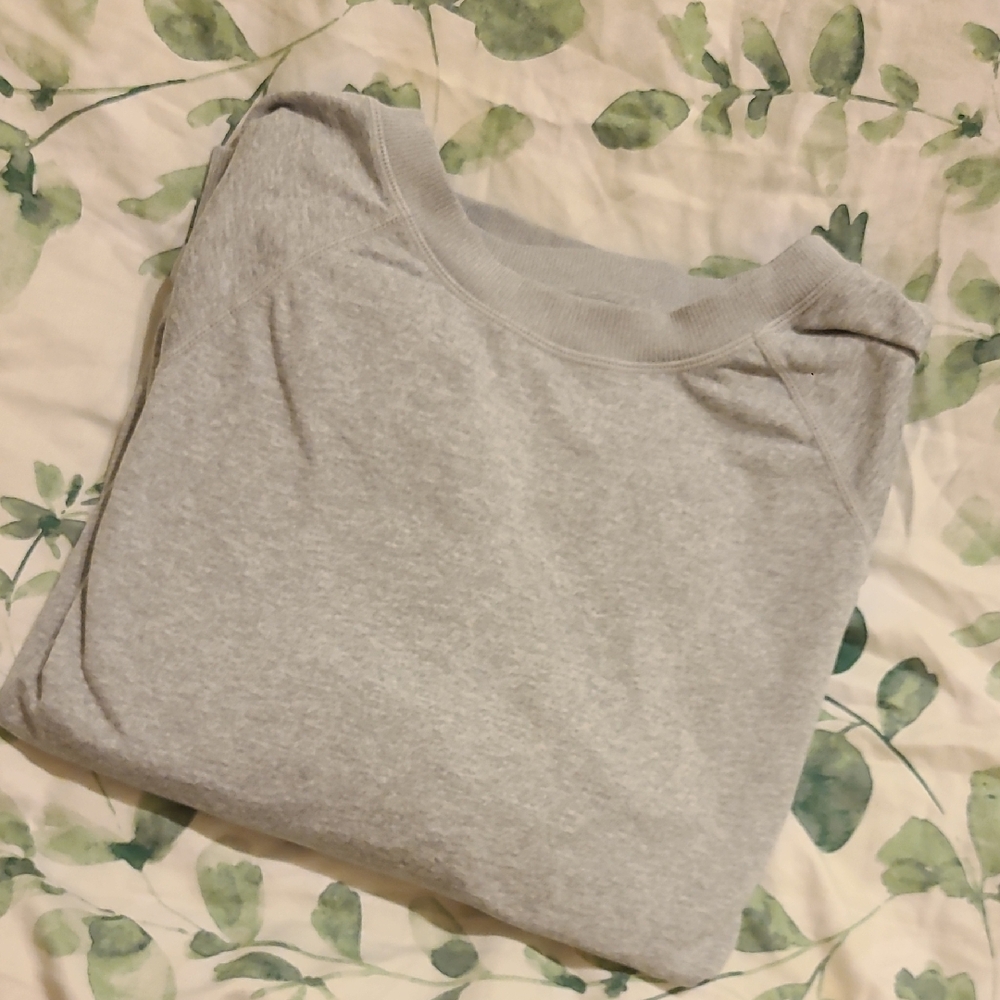 Vuori Gray Crewneck Sweatshirt